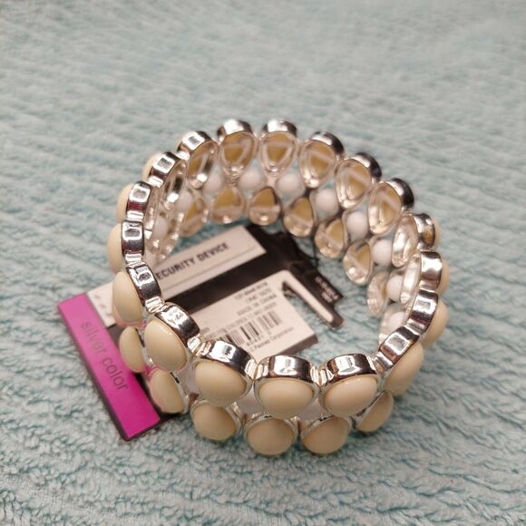 Liz Claiborne Cream And White Stretch Bracelet silver tone gift cottagecore - Picture 2 of 6